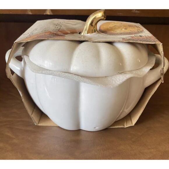 CROFTON Other - CROFTON 2 QUART WHITE CERAMIC PUMPKIN CASSEROLE BAKING DISH-NEW-OVEN SAFE